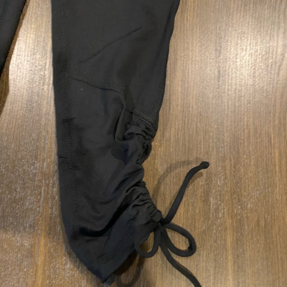 BNWT Zella Leggings that tie at the ankle! - Picture 3 of 6